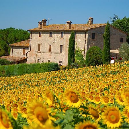Agriturismo Casale Dei Frontini San Terenziano Luaran gambar
