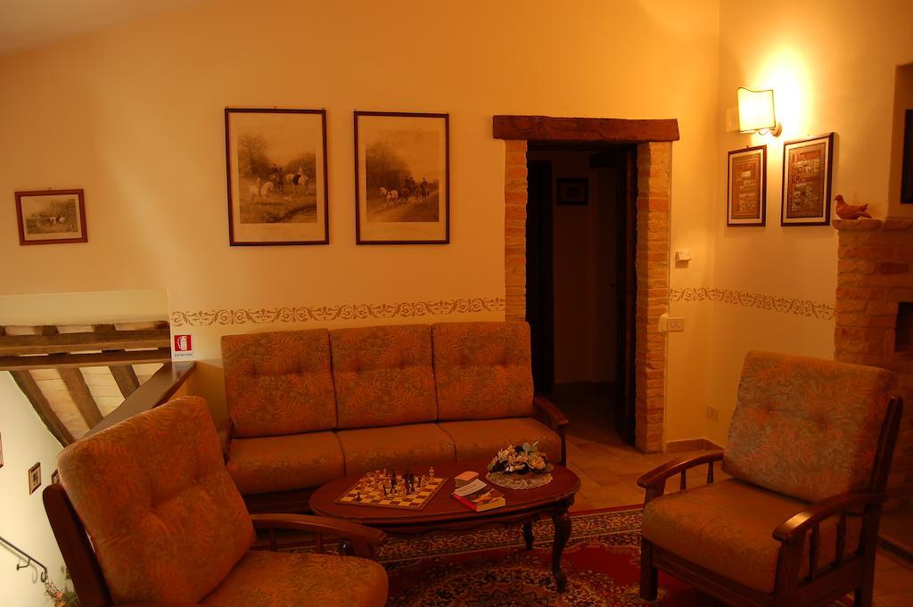 Agriturismo Casale Dei Frontini San Terenziano Luaran gambar