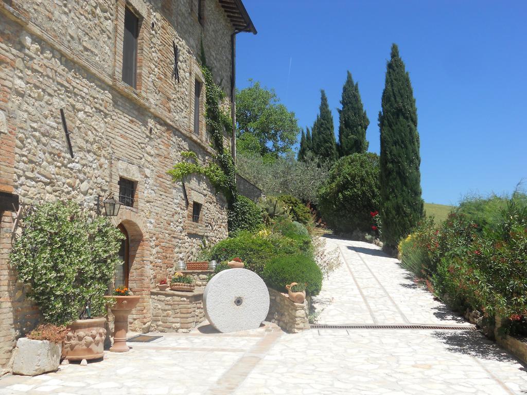 Agriturismo Casale Dei Frontini San Terenziano Luaran gambar
