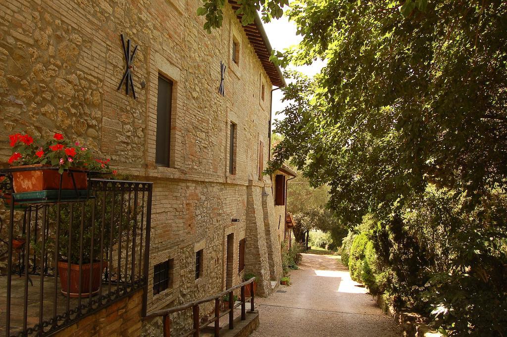 Agriturismo Casale Dei Frontini San Terenziano Luaran gambar