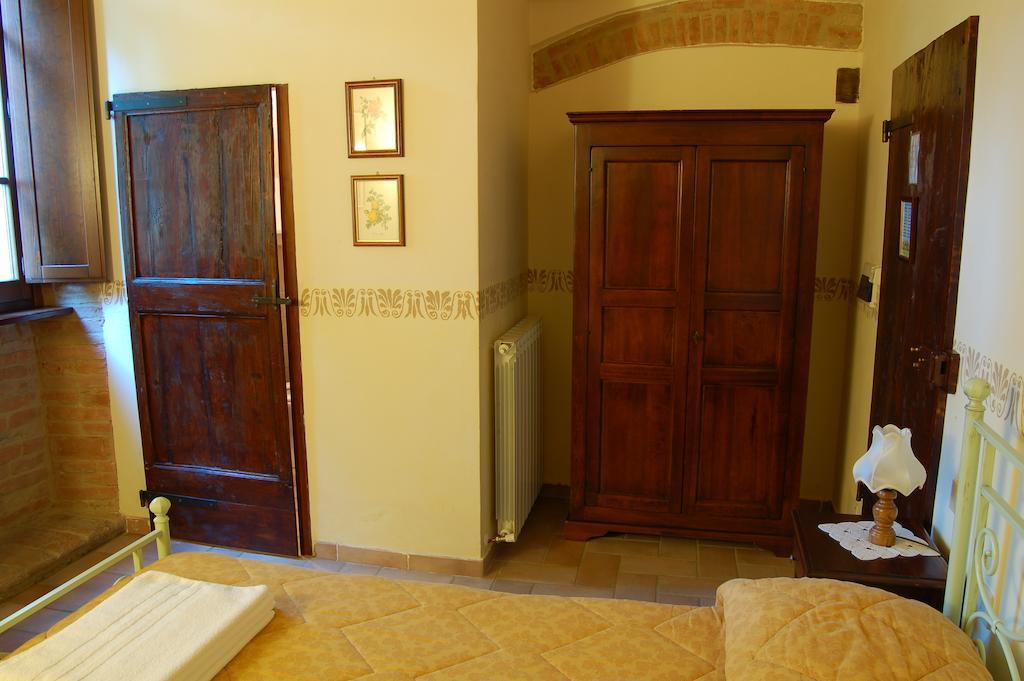 Agriturismo Casale Dei Frontini San Terenziano Luaran gambar