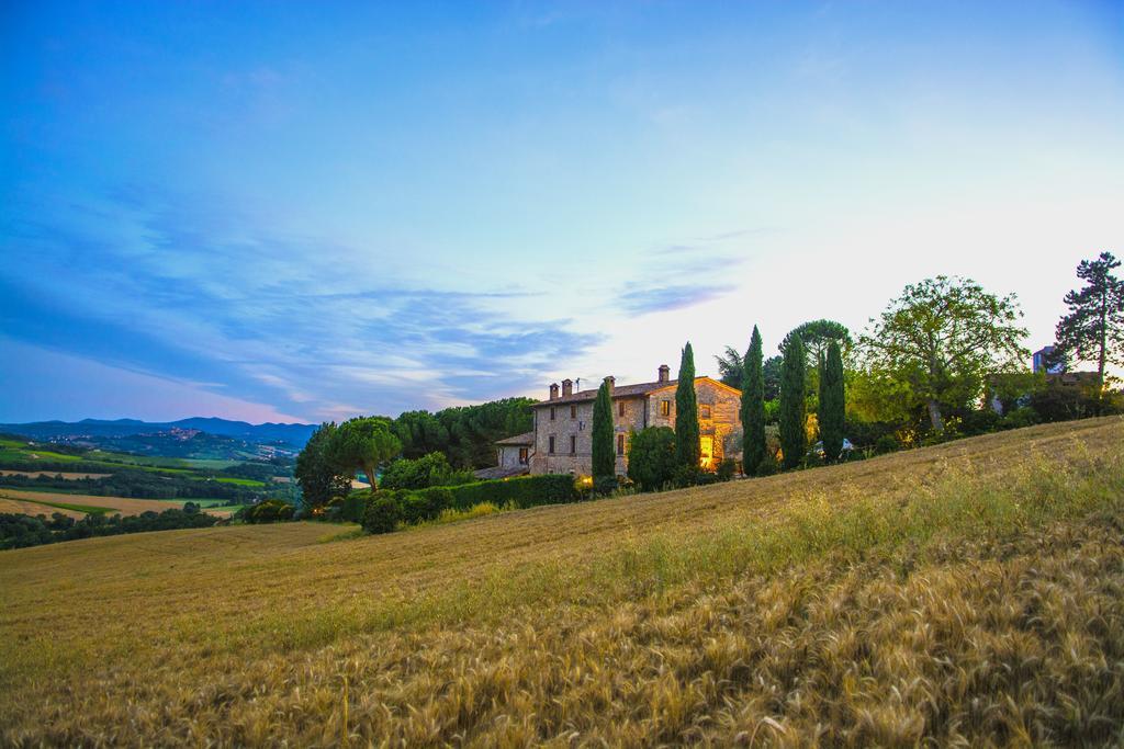 Agriturismo Casale Dei Frontini San Terenziano Luaran gambar
