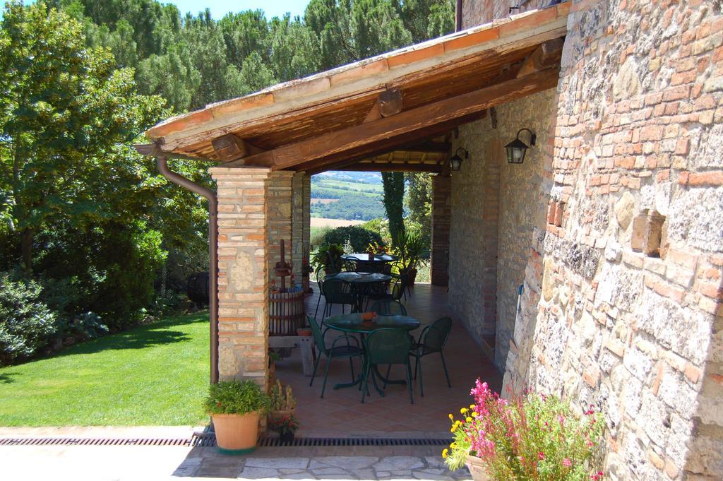 Agriturismo Casale Dei Frontini San Terenziano Luaran gambar
