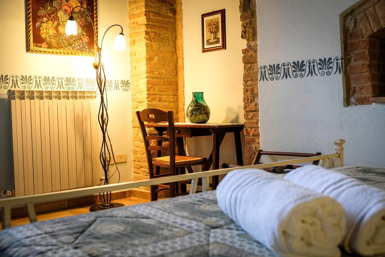 Agriturismo Casale Dei Frontini San Terenziano Luaran gambar