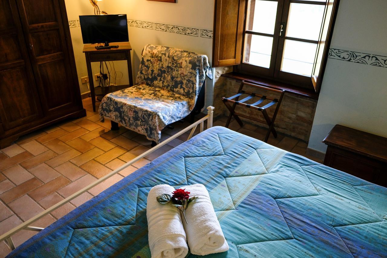 Agriturismo Casale Dei Frontini San Terenziano Luaran gambar