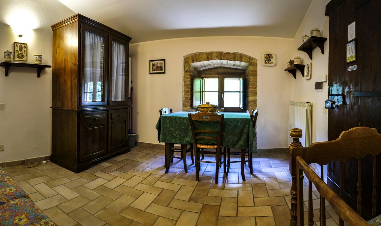 Agriturismo Casale Dei Frontini San Terenziano Luaran gambar