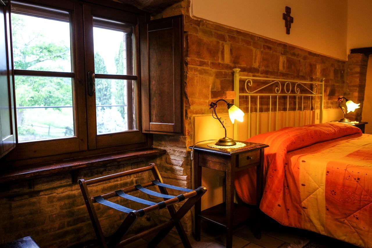 Agriturismo Casale Dei Frontini San Terenziano Luaran gambar