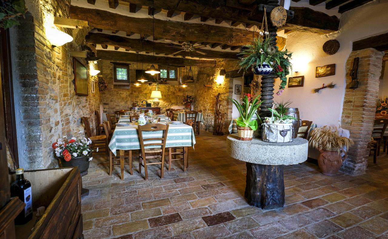 Agriturismo Casale Dei Frontini San Terenziano Luaran gambar