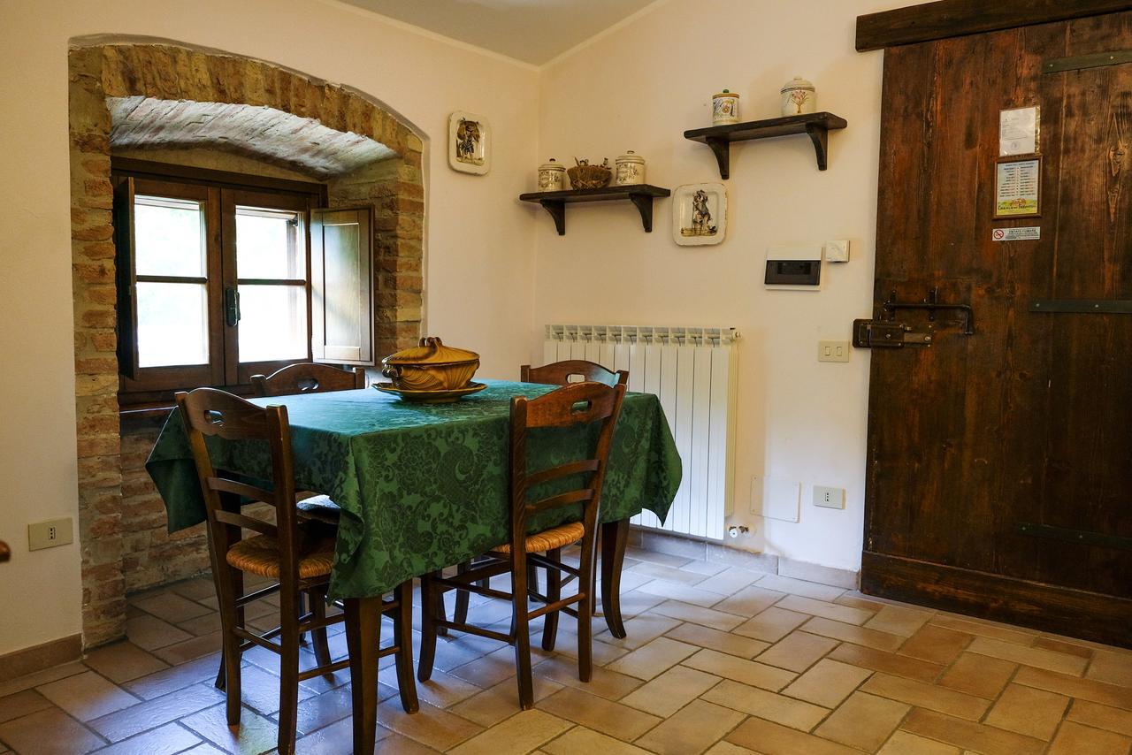 Agriturismo Casale Dei Frontini San Terenziano Luaran gambar