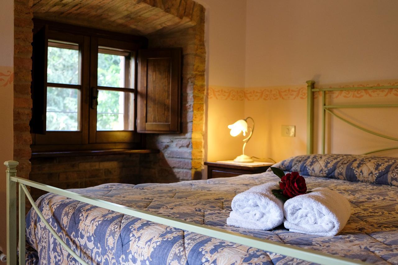 Agriturismo Casale Dei Frontini San Terenziano Luaran gambar