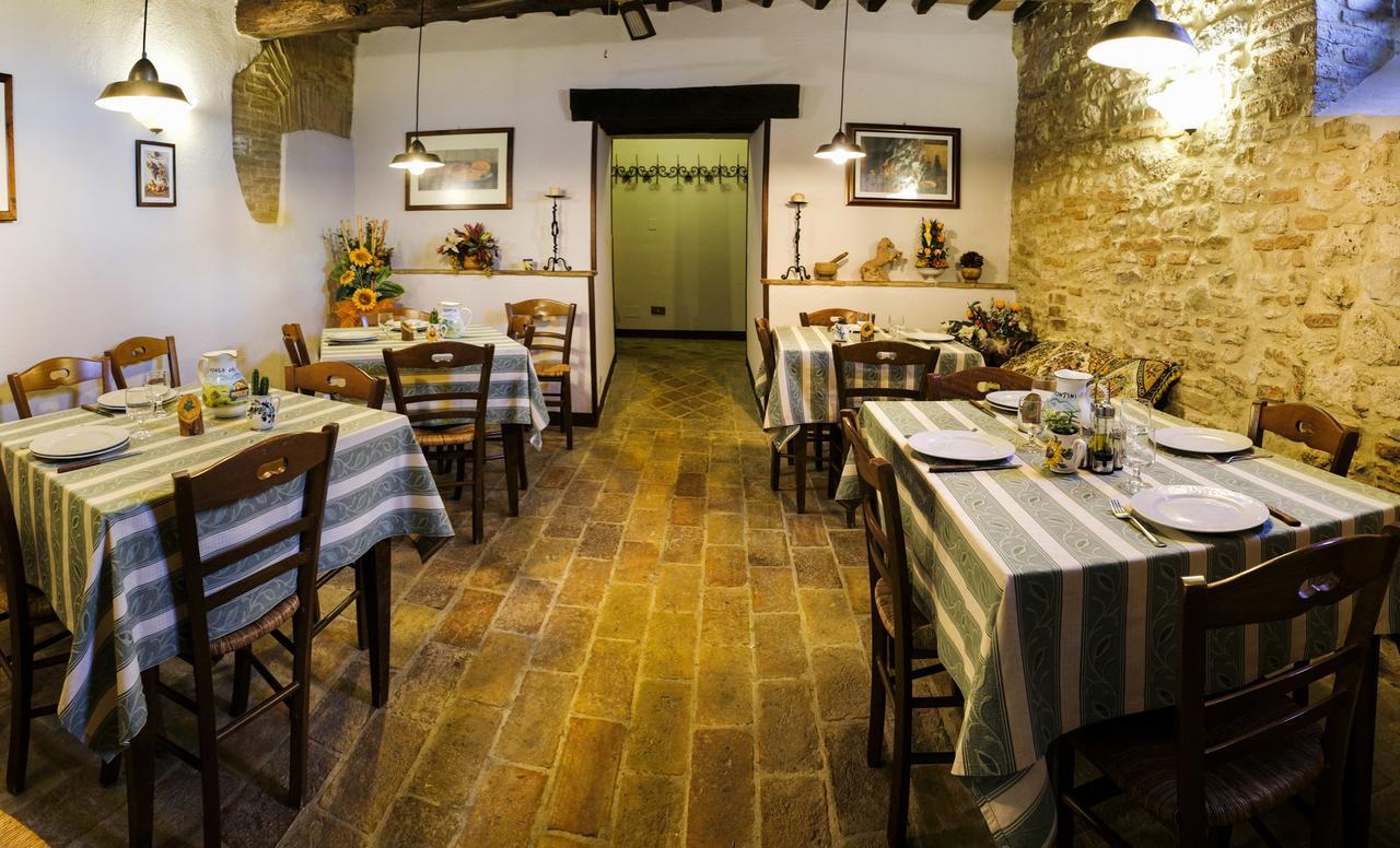 Agriturismo Casale Dei Frontini San Terenziano Luaran gambar