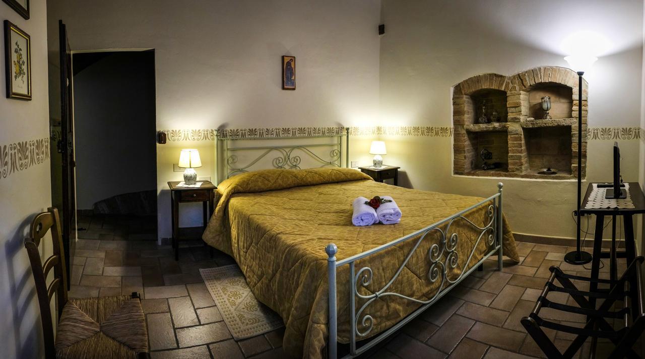 Agriturismo Casale Dei Frontini San Terenziano Luaran gambar