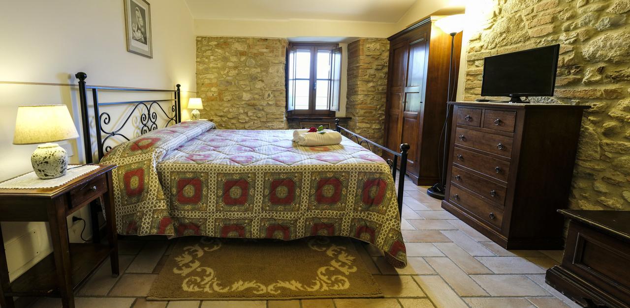 Agriturismo Casale Dei Frontini San Terenziano Luaran gambar