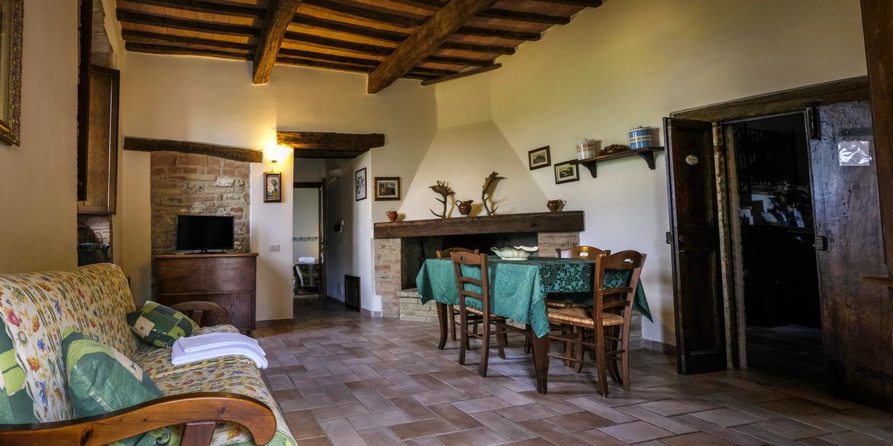 Agriturismo Casale Dei Frontini San Terenziano Luaran gambar