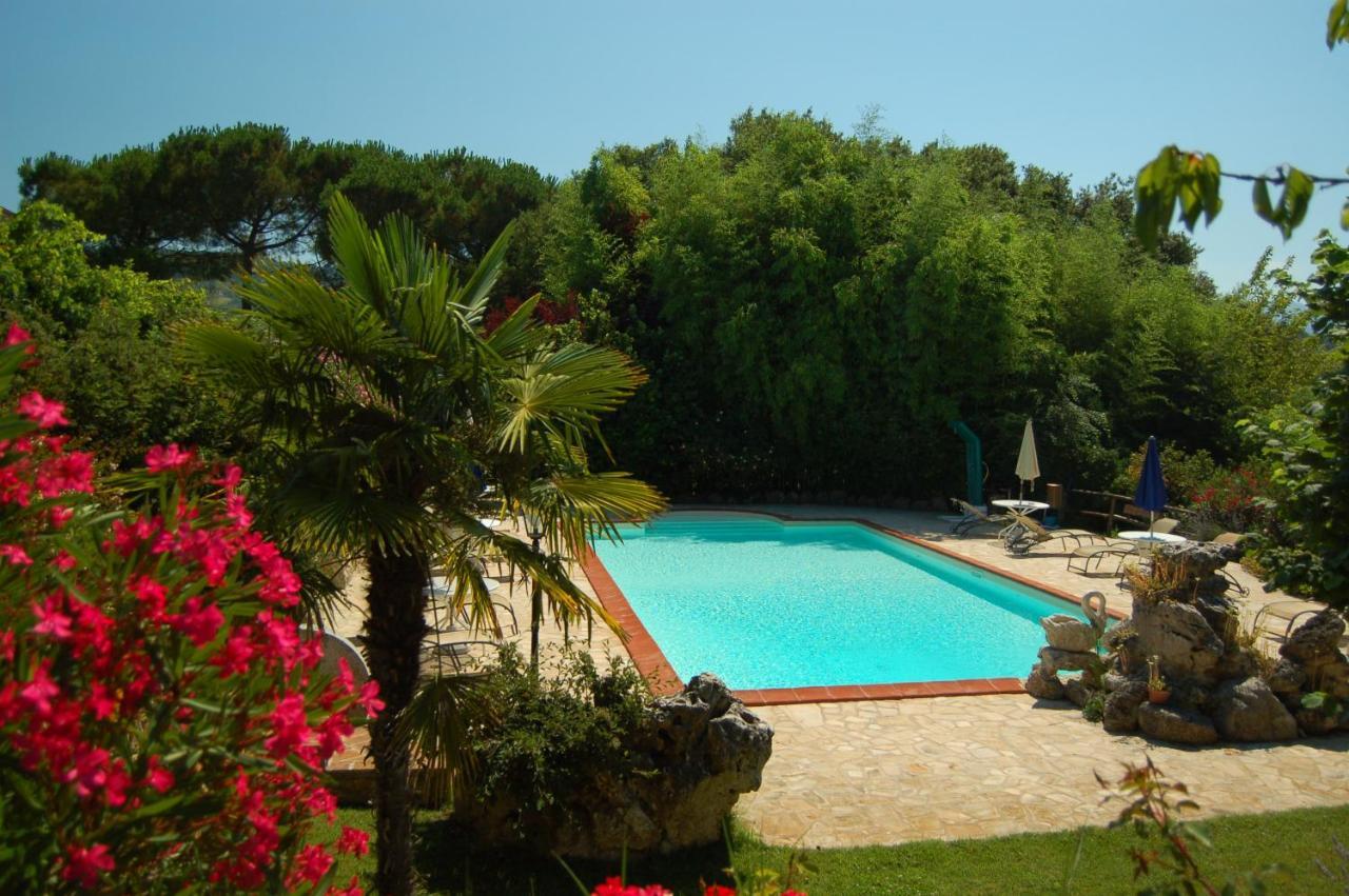 Agriturismo Casale Dei Frontini San Terenziano Luaran gambar